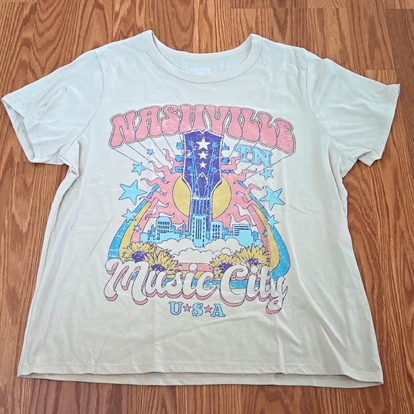 Zoe + Liv Graphic Tee - Picture 1 of 6